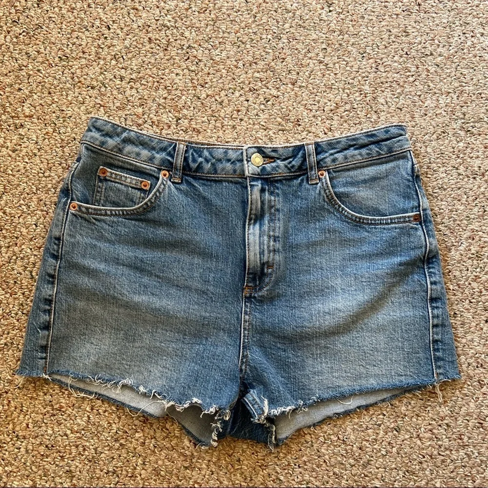 Topshop Cutoff Denim High Waisted Light Blue Raw Hem Mom Shorts - Like New!